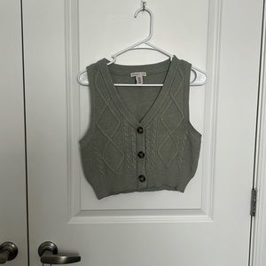 Green sweatervest